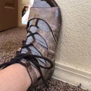 Buckle sandals. Brand Ronan